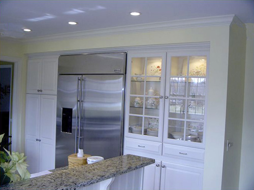 A beautiful kitchen with practical and aesthetic storage spaces